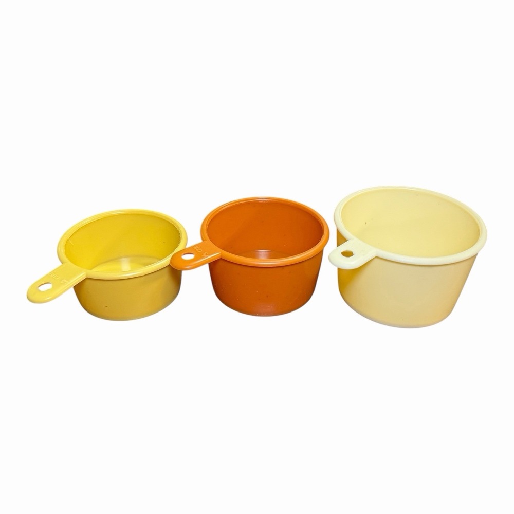 Vintage Set of 3 Multiple Colored Plastic Measuring Cups 1/3,‎ 1/4, 1/2 Cup